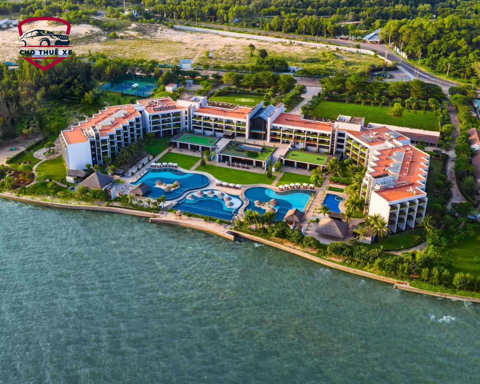 Khung cảnh xanh, đẹp, sóng biển êm ả của bãi biển Hồ Tràm