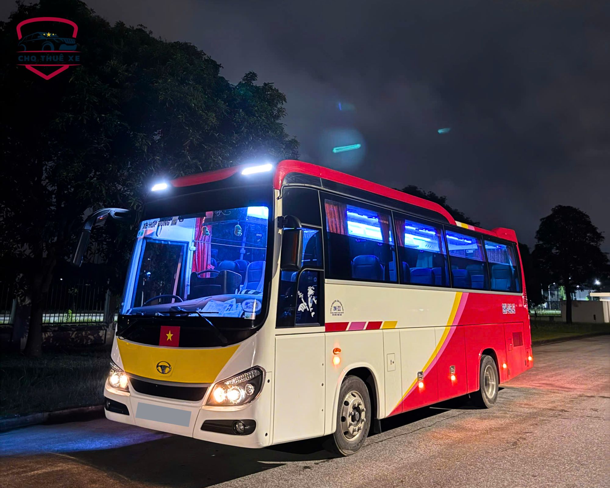 Xe 29 chỗ phục vụ khách đi Mộc bài vào sáng sớm