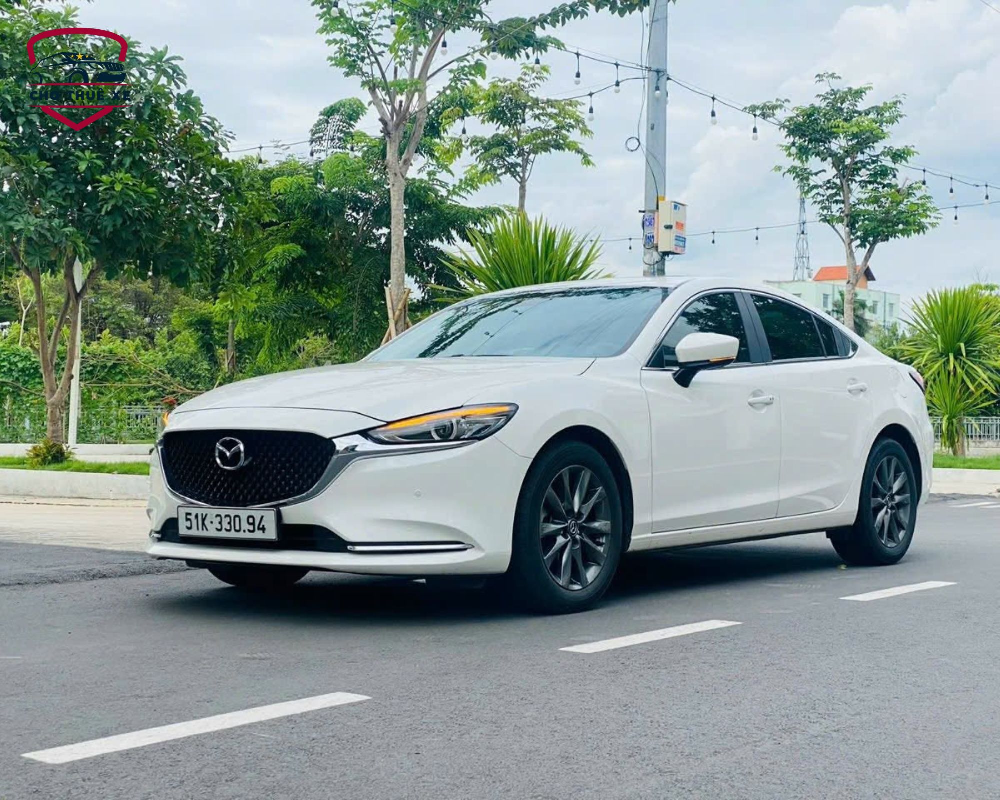 Xe 4 chỗ Mazda trắng phục vụ xe đi Mộc Bài