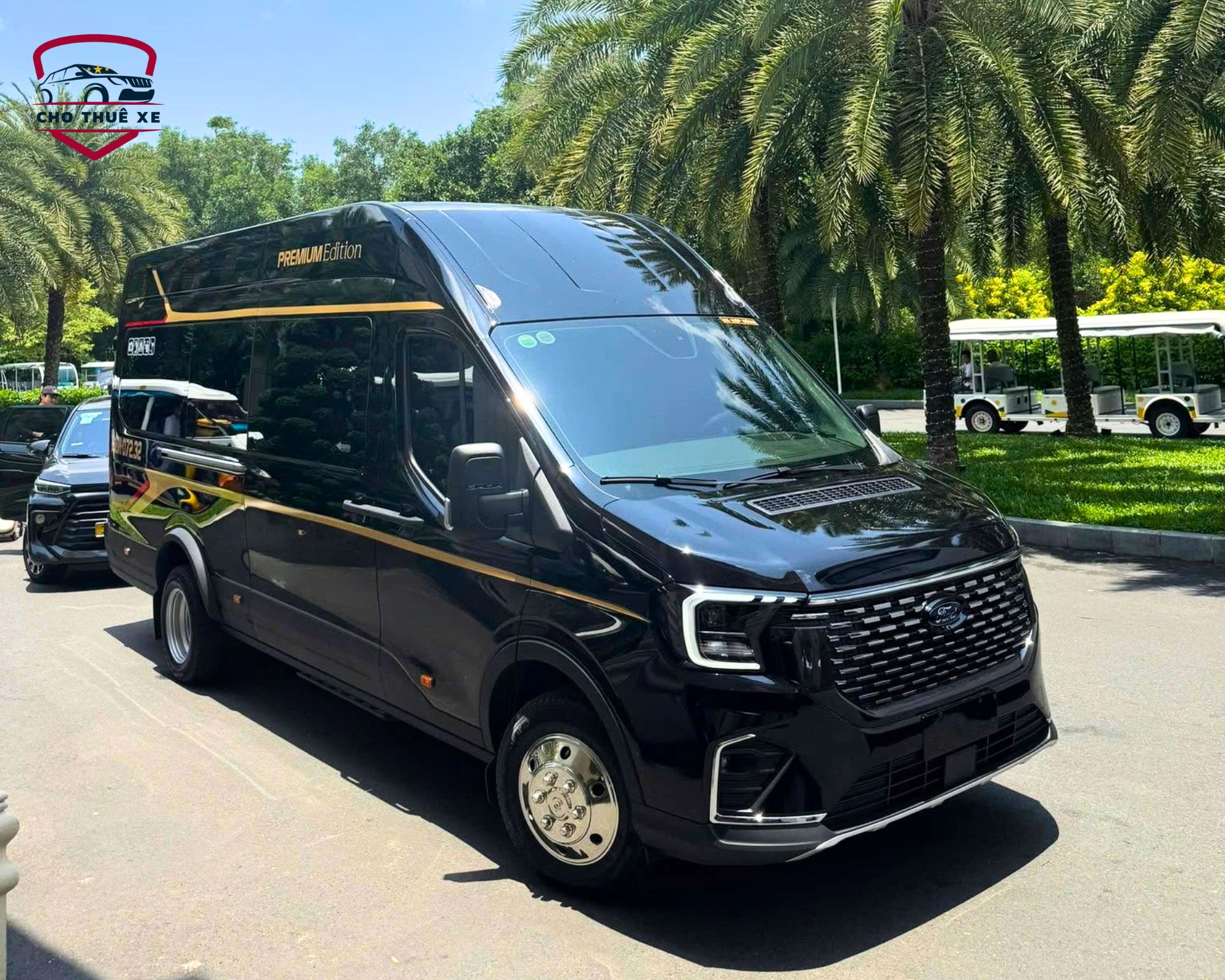 Xe limousine phục vụ khách làm thủ tục visa