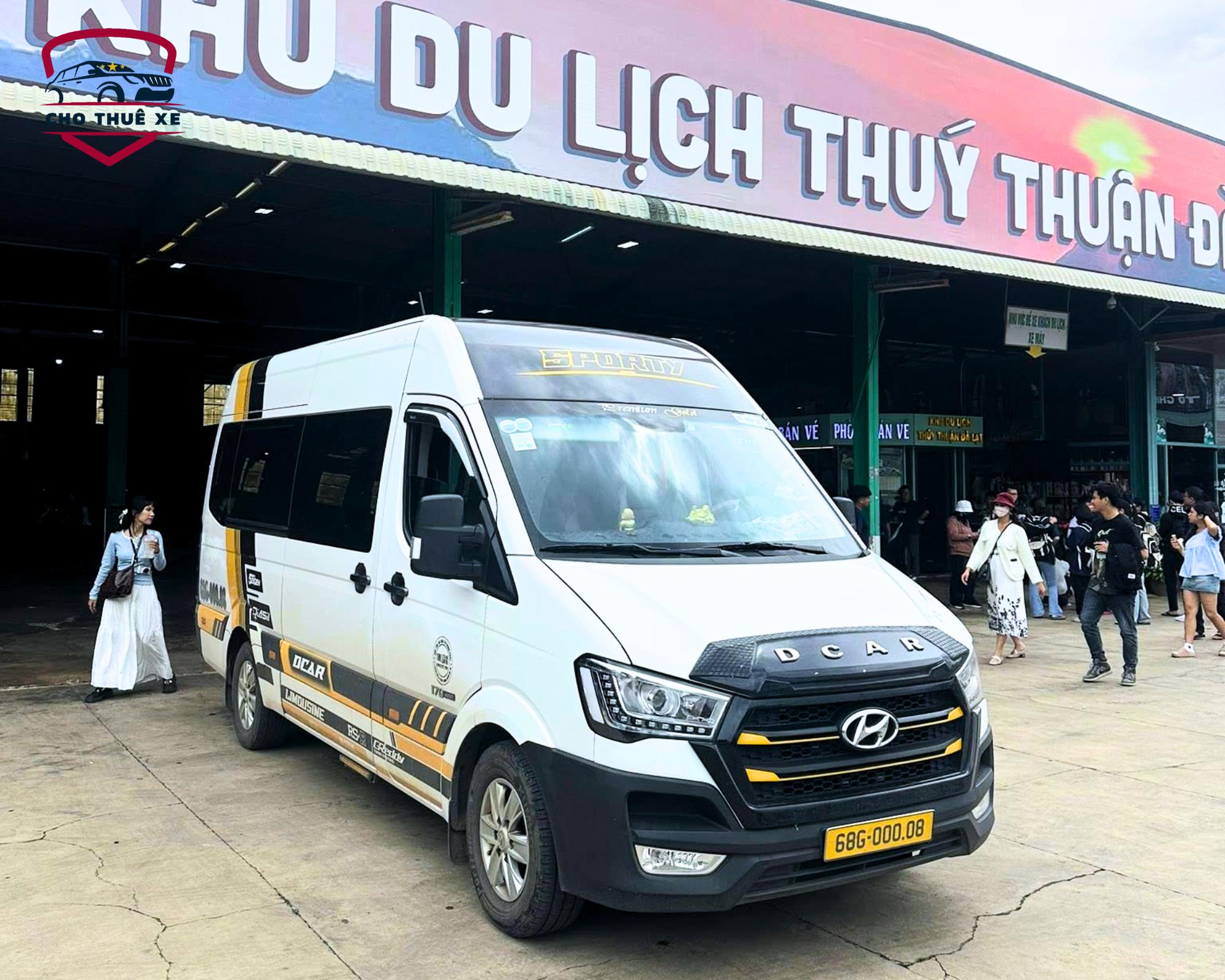 Chuyến đi Đà Lạt thêm phần đẳng cấp với xe limousine 12 chỗ hiện đại