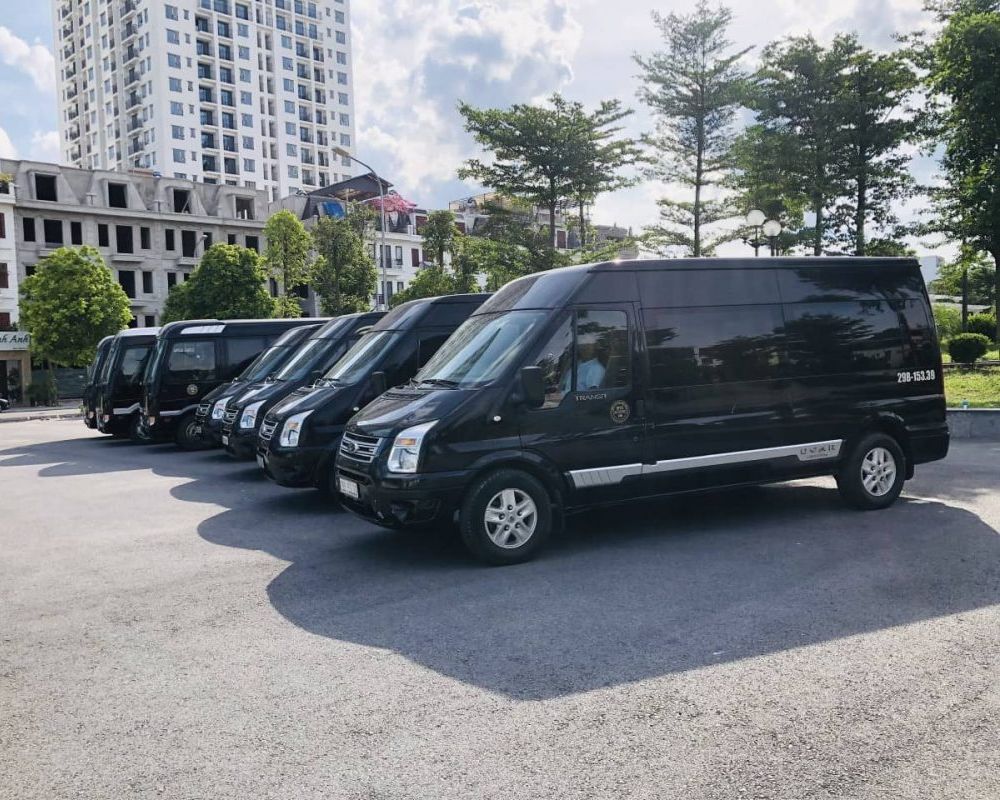 Đội xe limousine 9 chỗ