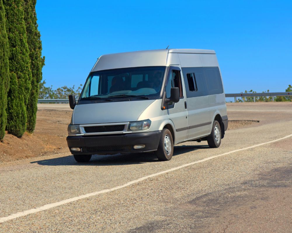 Ford Transit 16 chỗ màu xám