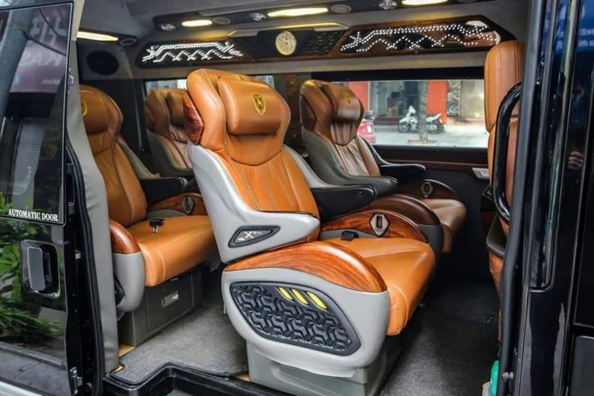 Chỗ bỏ hành lý trên xe limousine