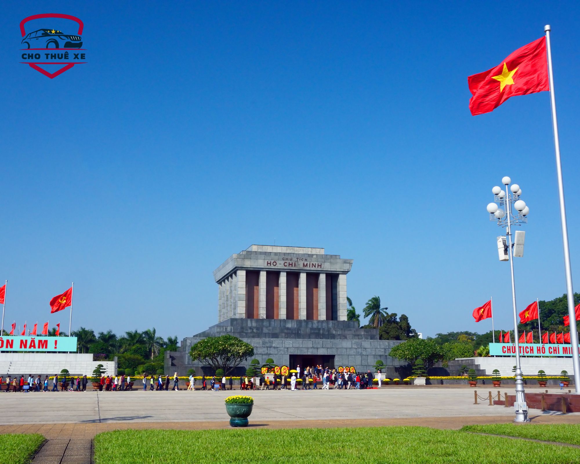 Lăng Chủ tịch Hồ Chí Minh tại Hà Nội, một địa điểm du lịch nổi tiếng thường được khách thuê xe limousine Hà Nội ghé thăm