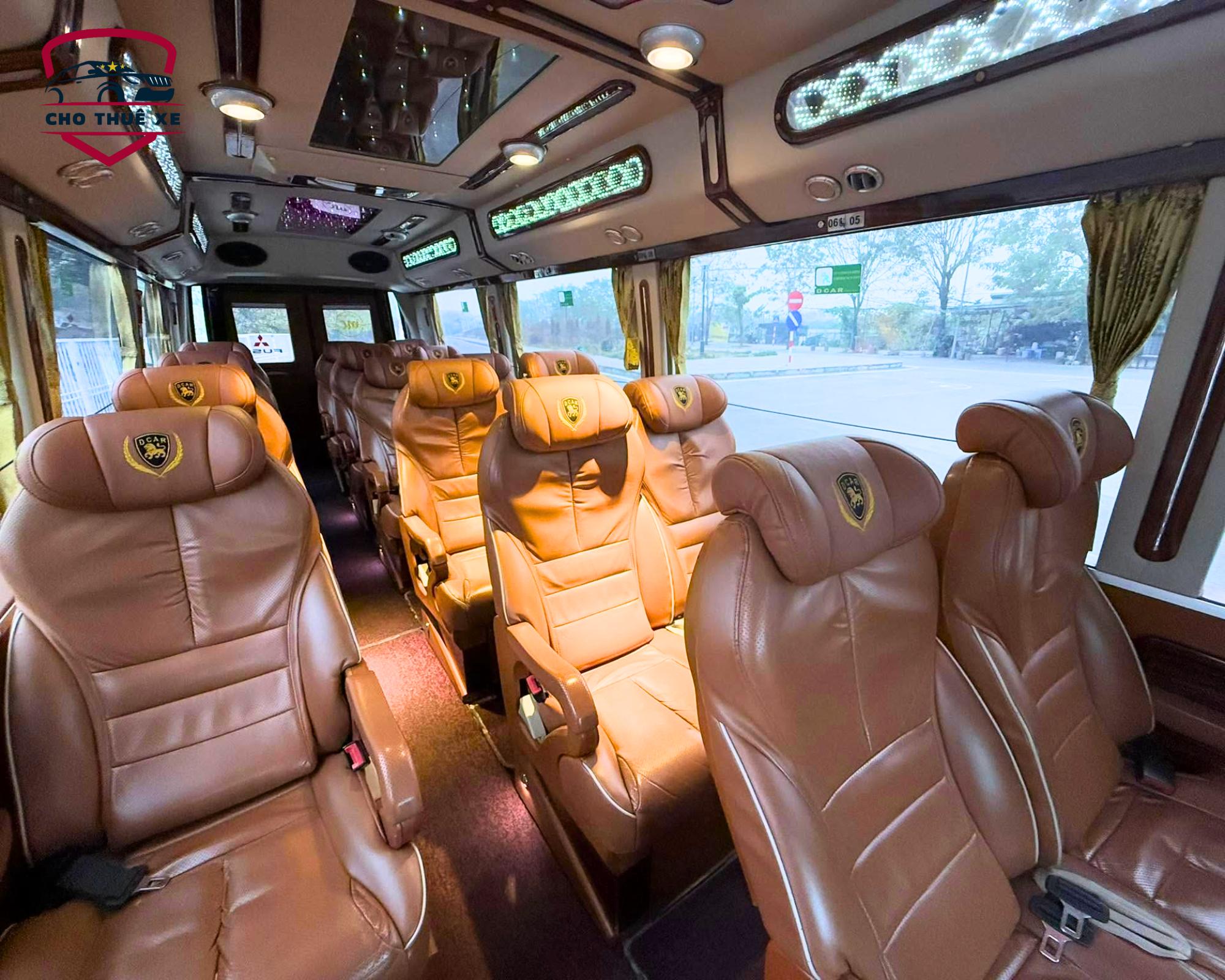 Sang trọng, tiện nghi, đẳng cấp - tất cả trong chiếc Limousine 19 chỗ