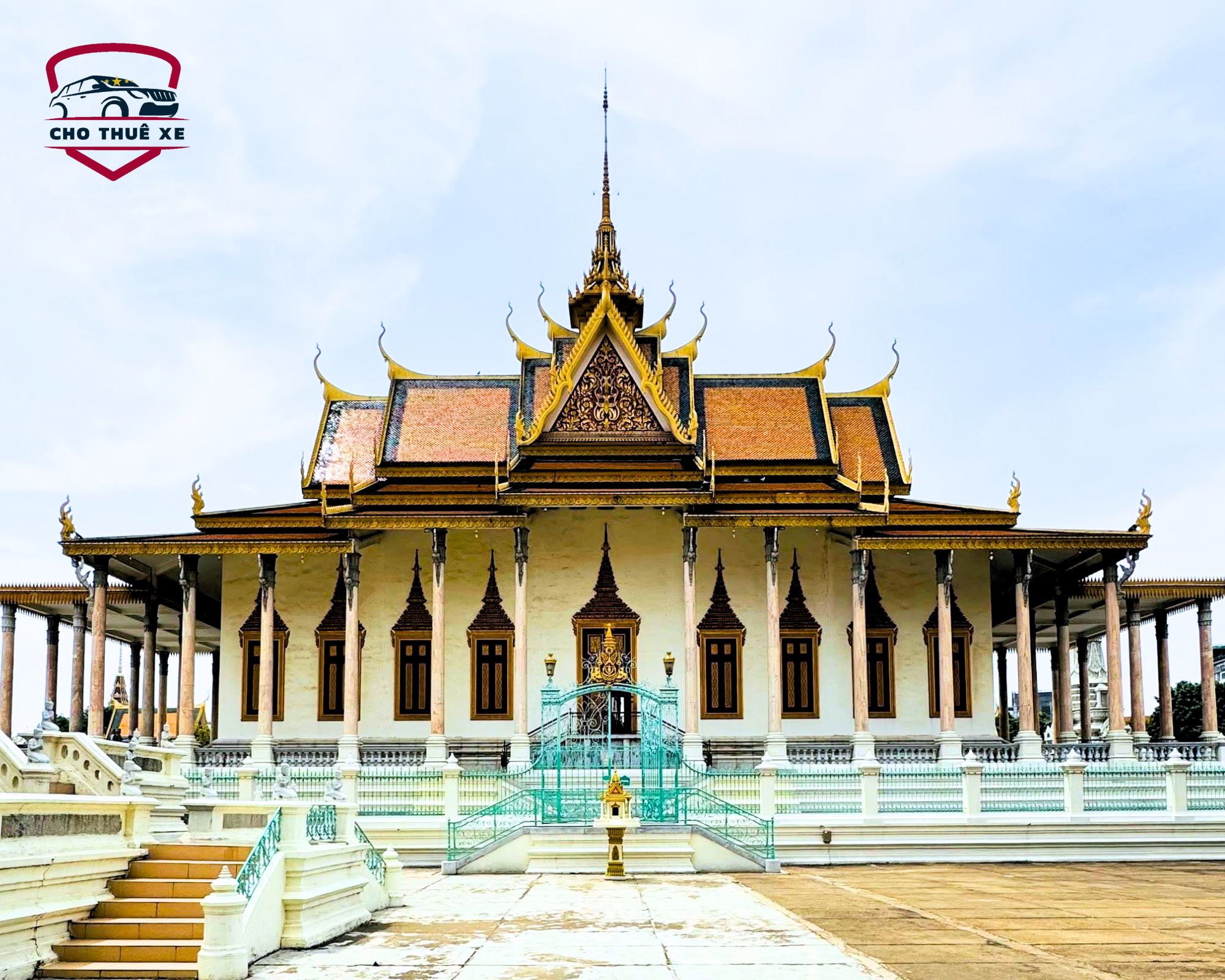 Toàn cảnh chùa Bạc – ngôi chùa linh thiêng nằm trong khuôn viên Cung điện Hoàng gia Campuchia