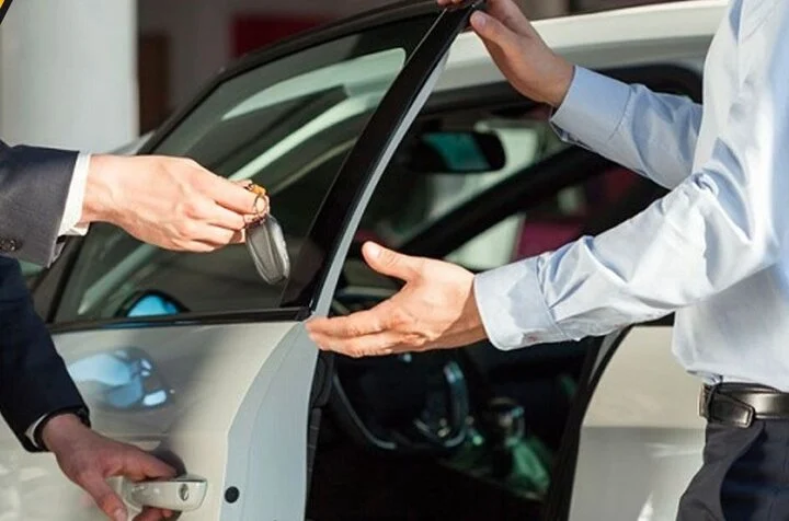 thuê xe tài xế biết tiếng Anh