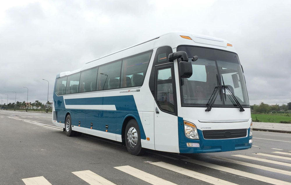 xe Universe - thuê xe Hồ Chí Minh 29 chỗ