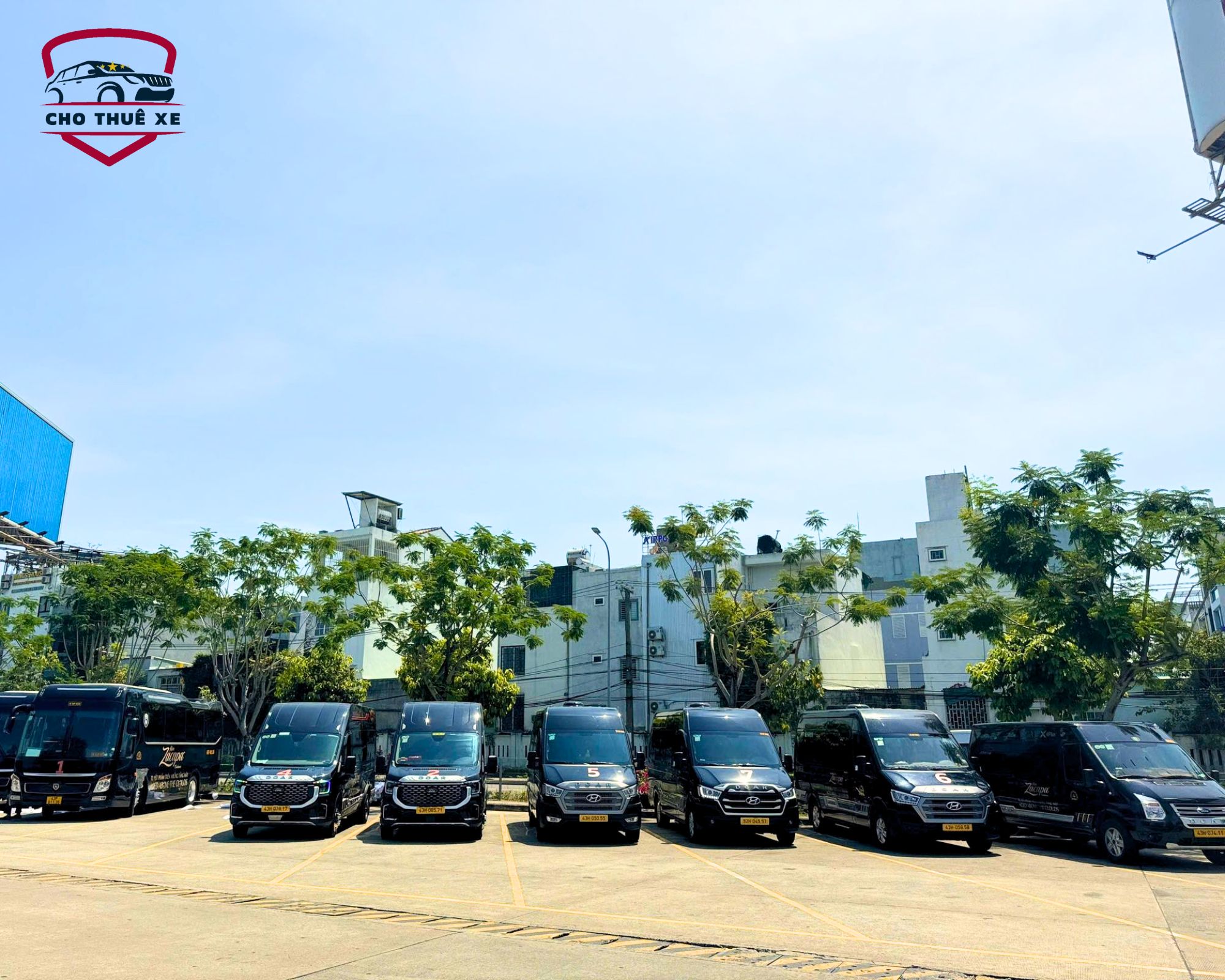 Dàn xe limousine hiện đại của dịch vụ cho thuê xe limousine Hà Nội đi Hạ Long