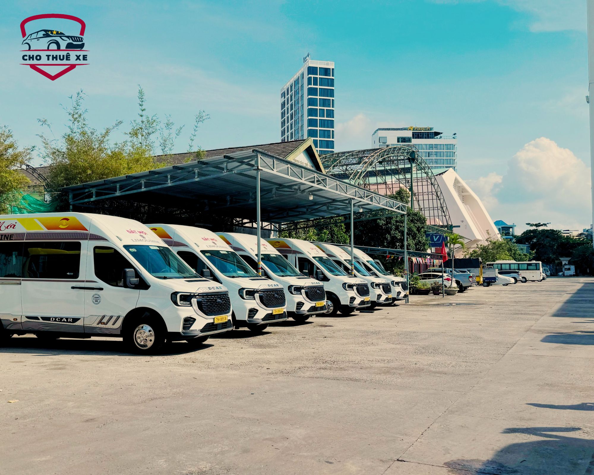 Đội xe limousine chuyên nghiệp và đồng bộ, đảm bảo chất lượng dịch vụ khi bạn thuê xe limousine đi Long Hải