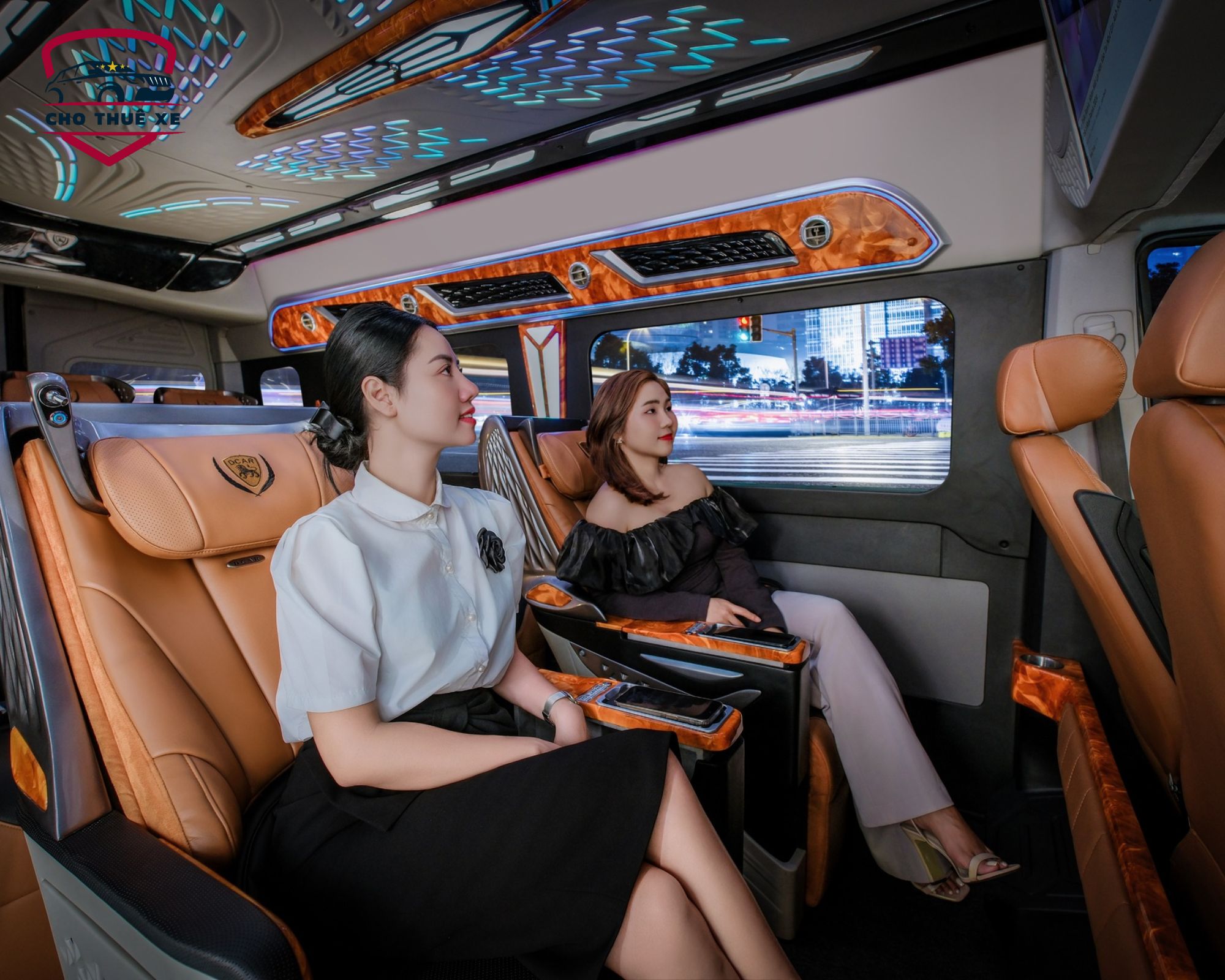 Nội thất sang trọng của Limousine 9 chỗ, sẵn sàng cho chuyến đi Hà Nội - Ninh Bình của bạn