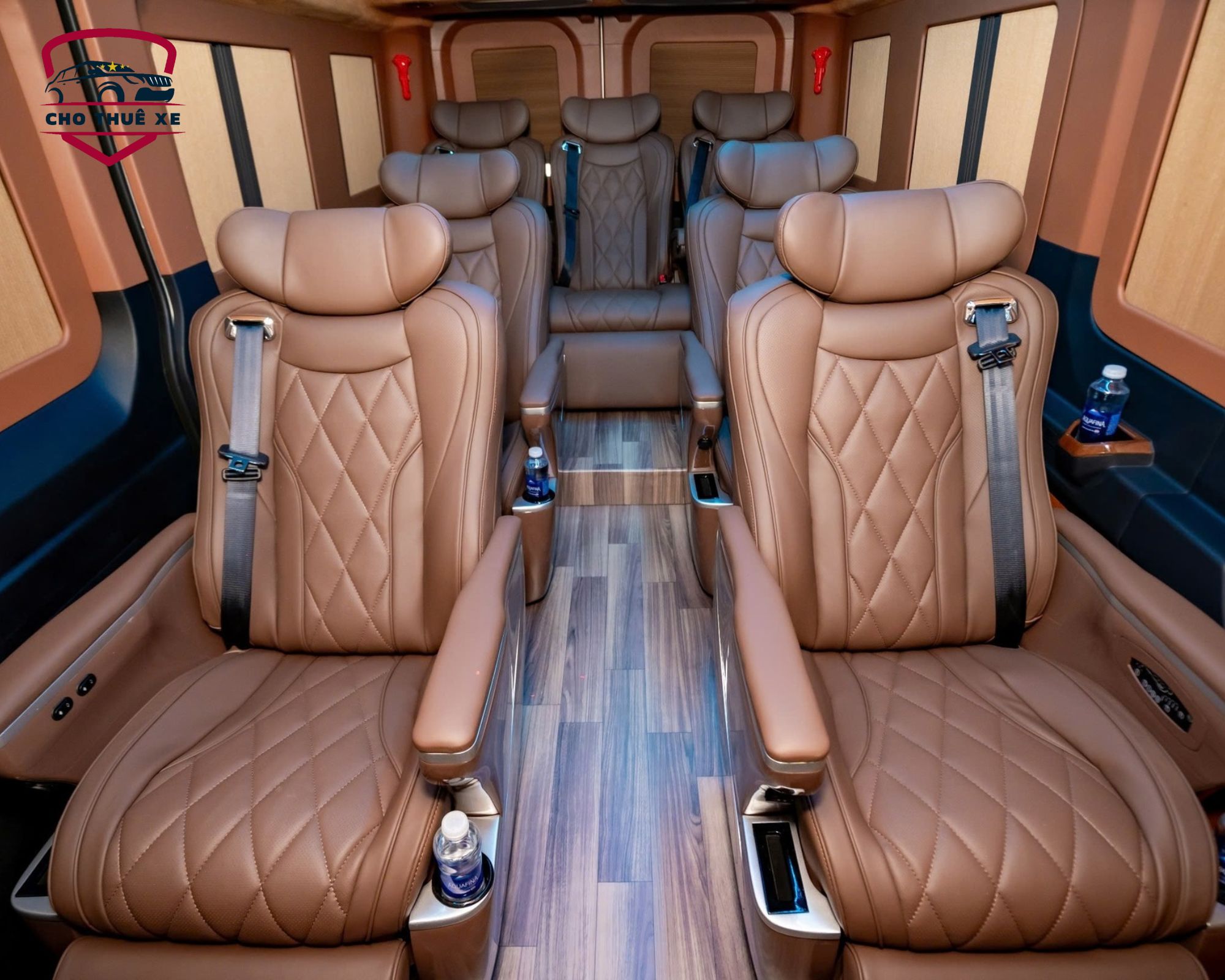 Tận hưởng sự thoải mái tối đa với ghế ngồi VIP khi thuê Limousine 9 chỗ đi Ninh Bình từ Hà Nội