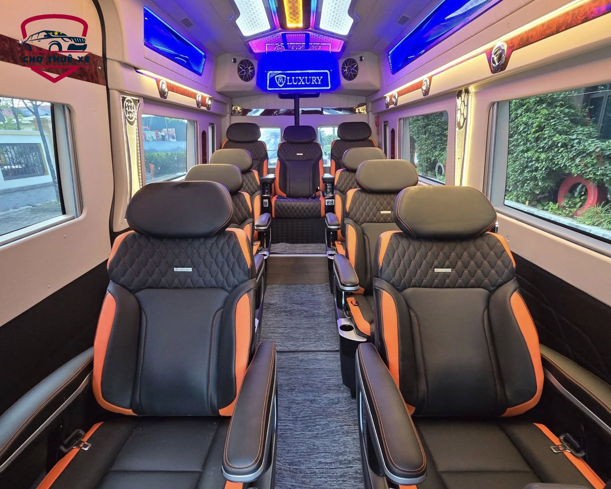 Thuê xe Limousine 12 chỗ Hà Nội đi Ninh Bình và tận hưởng không gian riêng tư, đẳng cấp