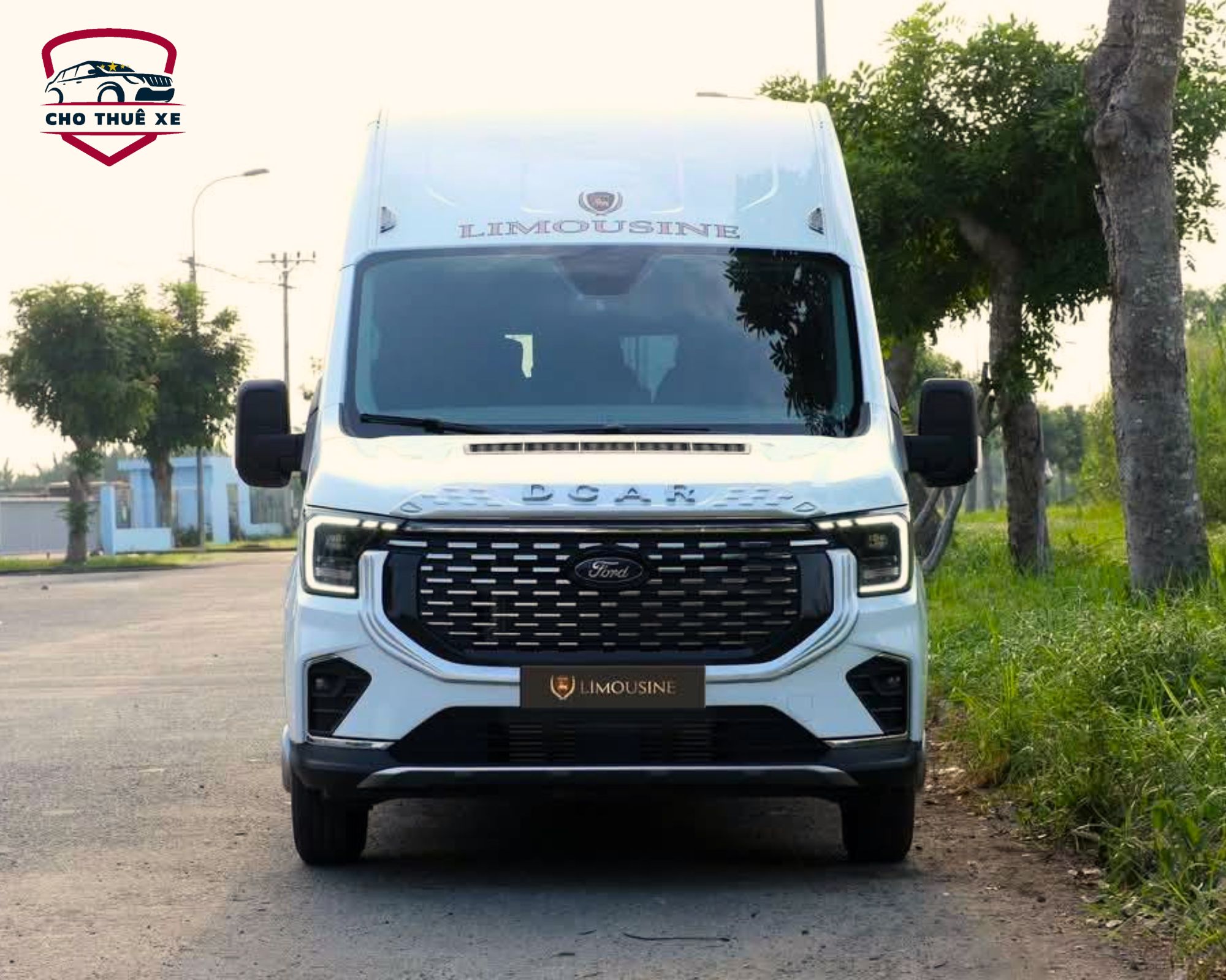 Xe Ford Transit Limousine sang trọng với thiết kế mới, lý tưởng cho những chuyến đi đường dài
