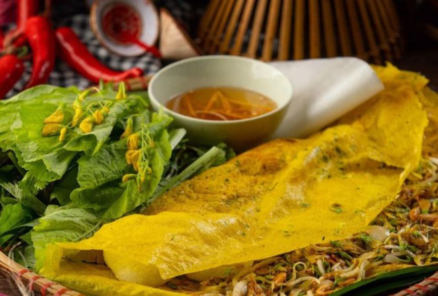 Bánh xèo bông điên điển là món ăn trứ danh của vùng đất Hậu Giang