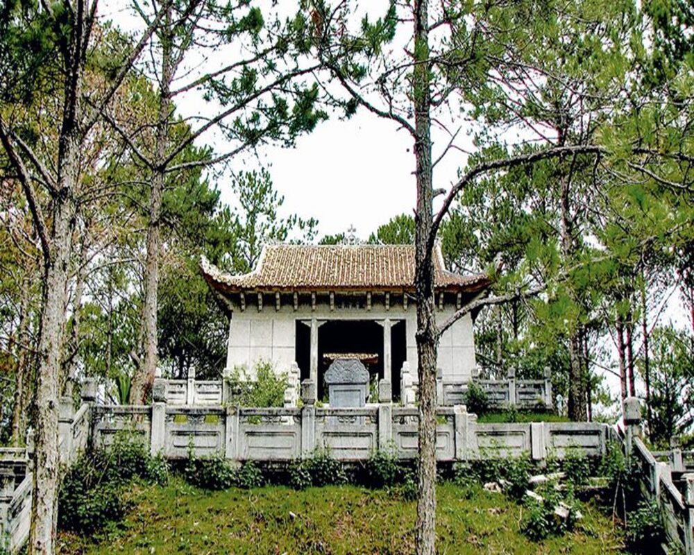 Lăng Nguyễn Hữu Hào là địa điểm du lịch đáng tham quan