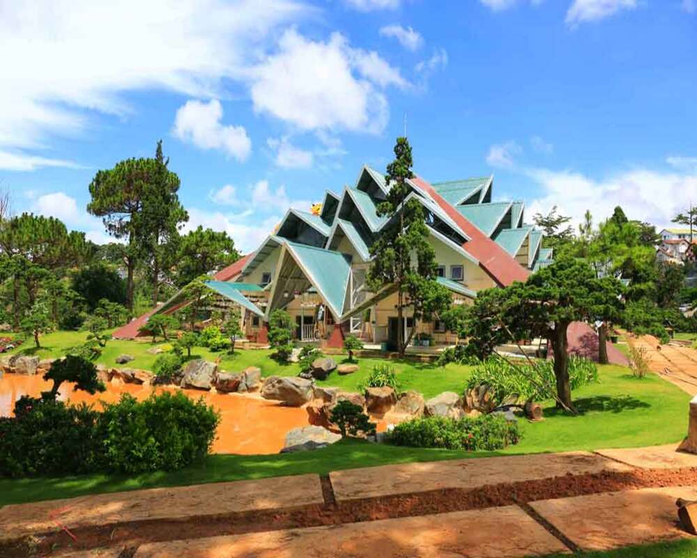 Khu du lịch Lá Phong nên thơ