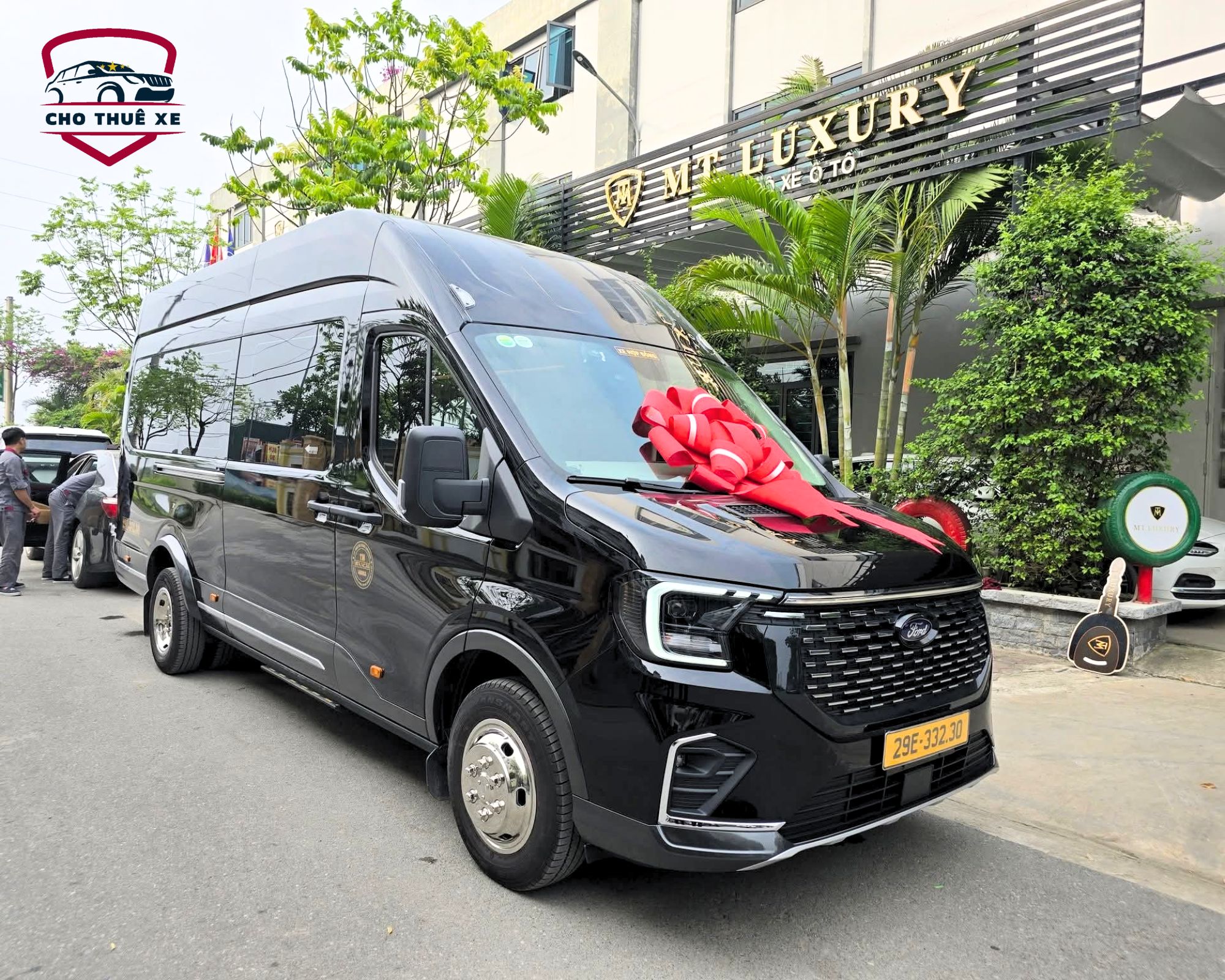 Dàn xe limousine hiện đại của dịch vụ cho thuê xe limousine Hà Nội đi Hạ Long