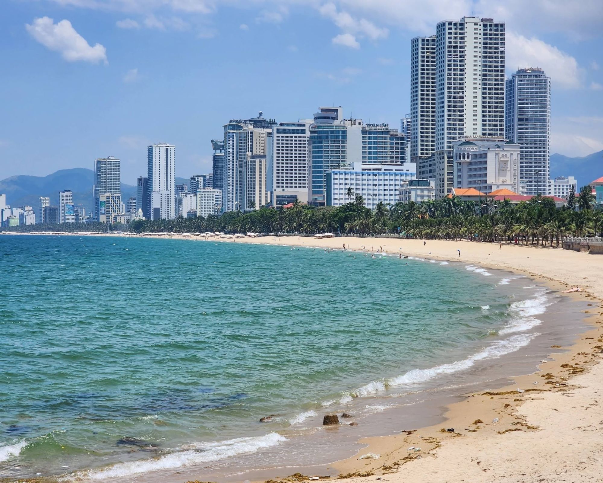 Dịch Vụ Thuê Xe Ô Tô Nha Trang Cho Khách Lẻ Và Khách Đoàn