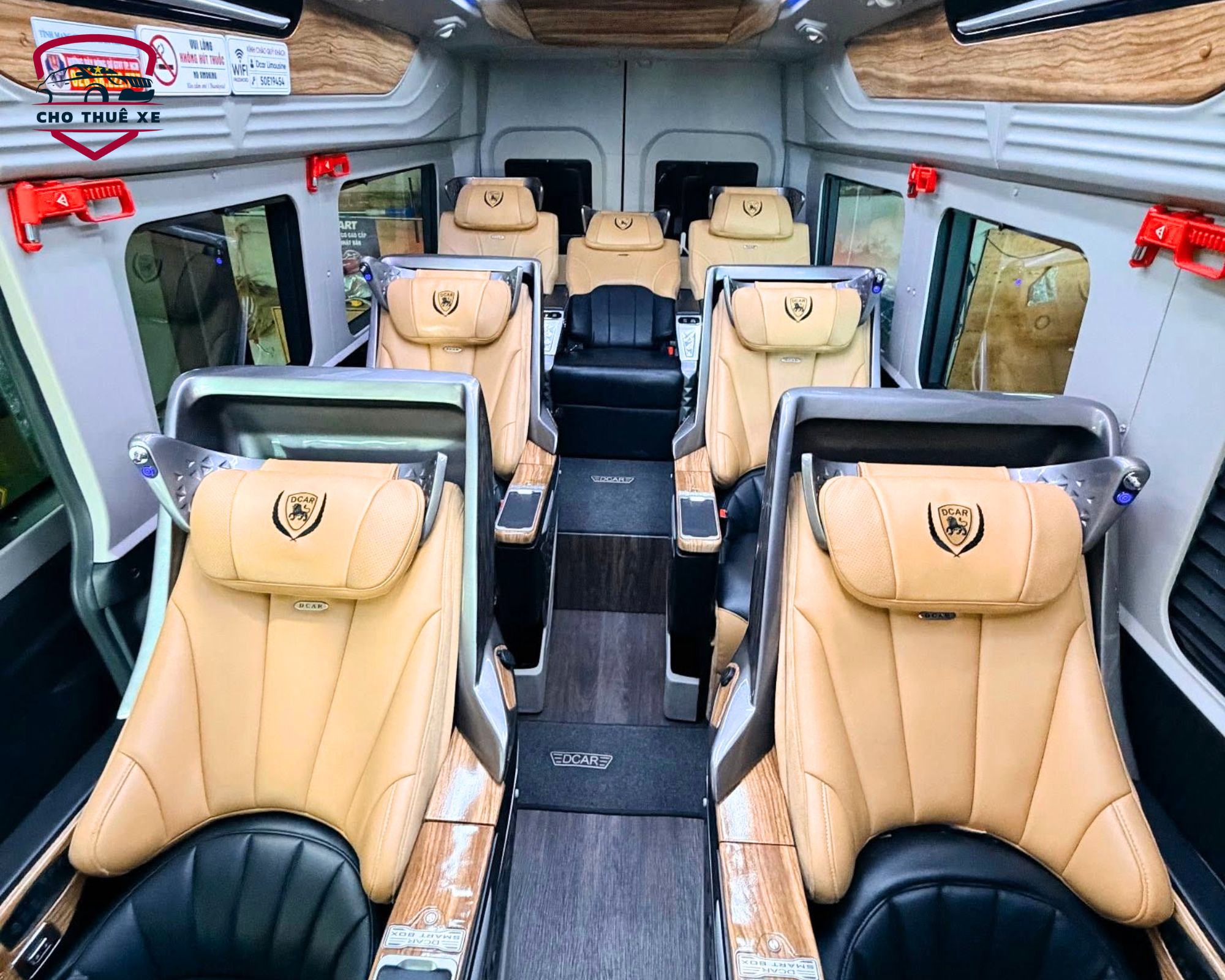 Không gian ghế ngồi rộng rãi và tiện nghi trên dòng xe limousine đưa đón Sapa