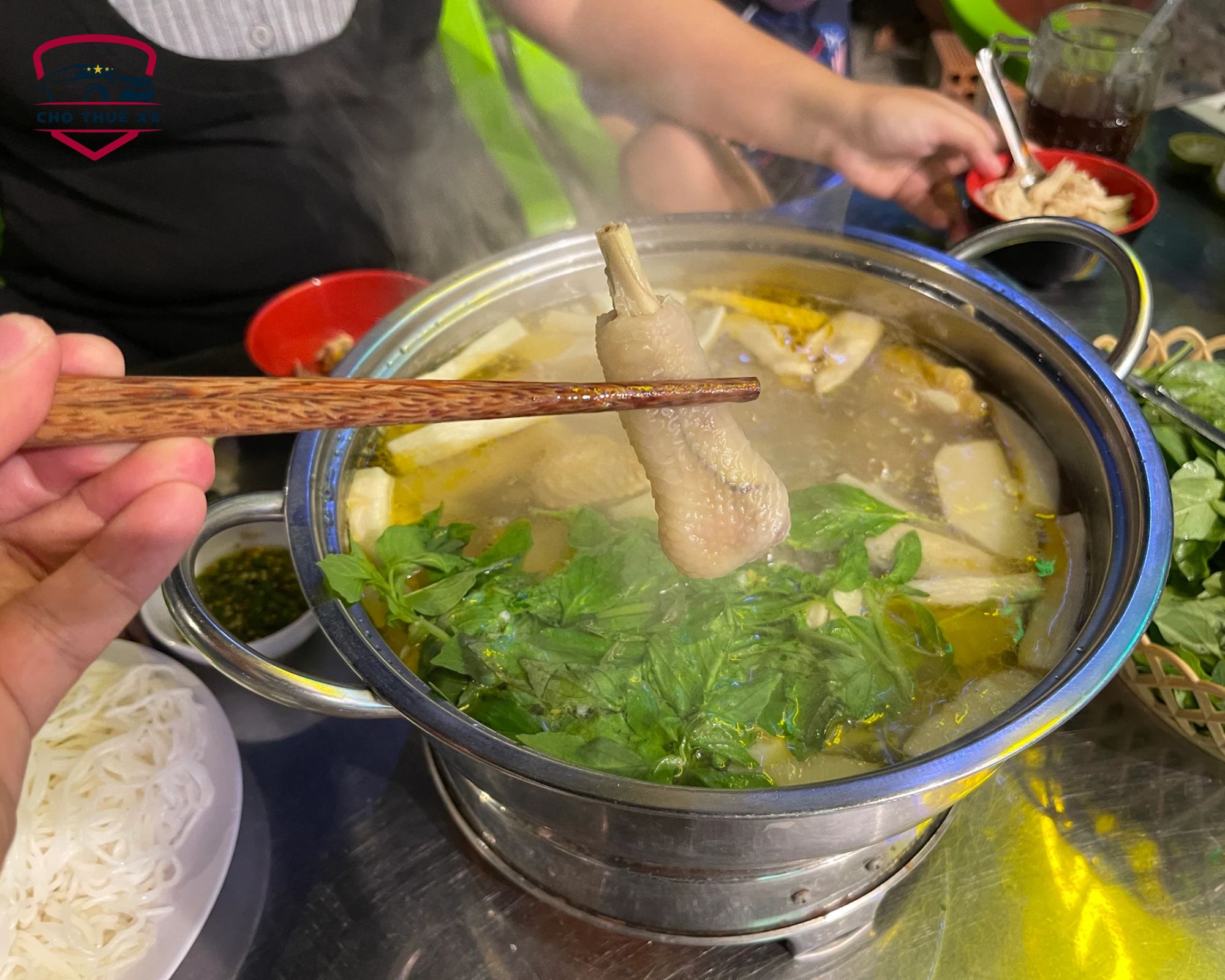Lẩu gà lá é Tao Ngộ