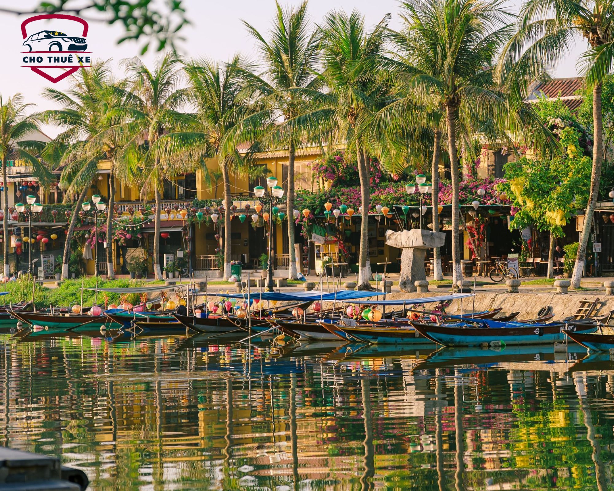 Một góc Hội An yên ả với hình ảnh con đò và hàng dừa xanh mướt trên dòng sông Hoài