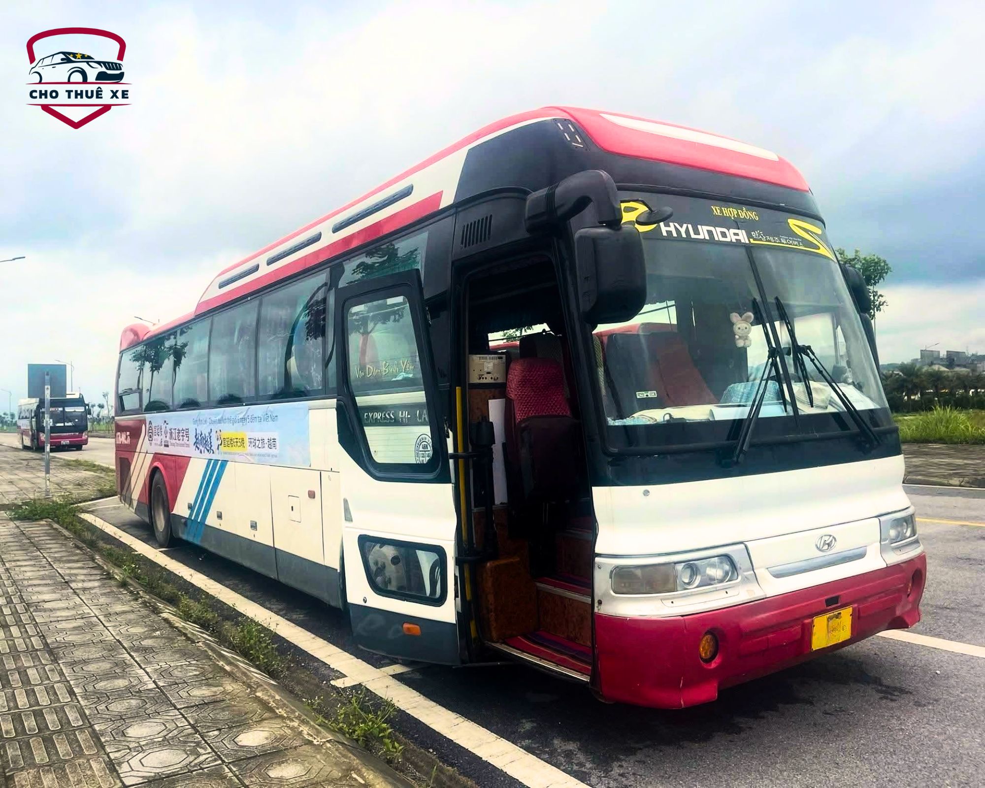Thuê xe du lịch Hyundai Aero Space chất lượng cao, nội thất tiện nghi