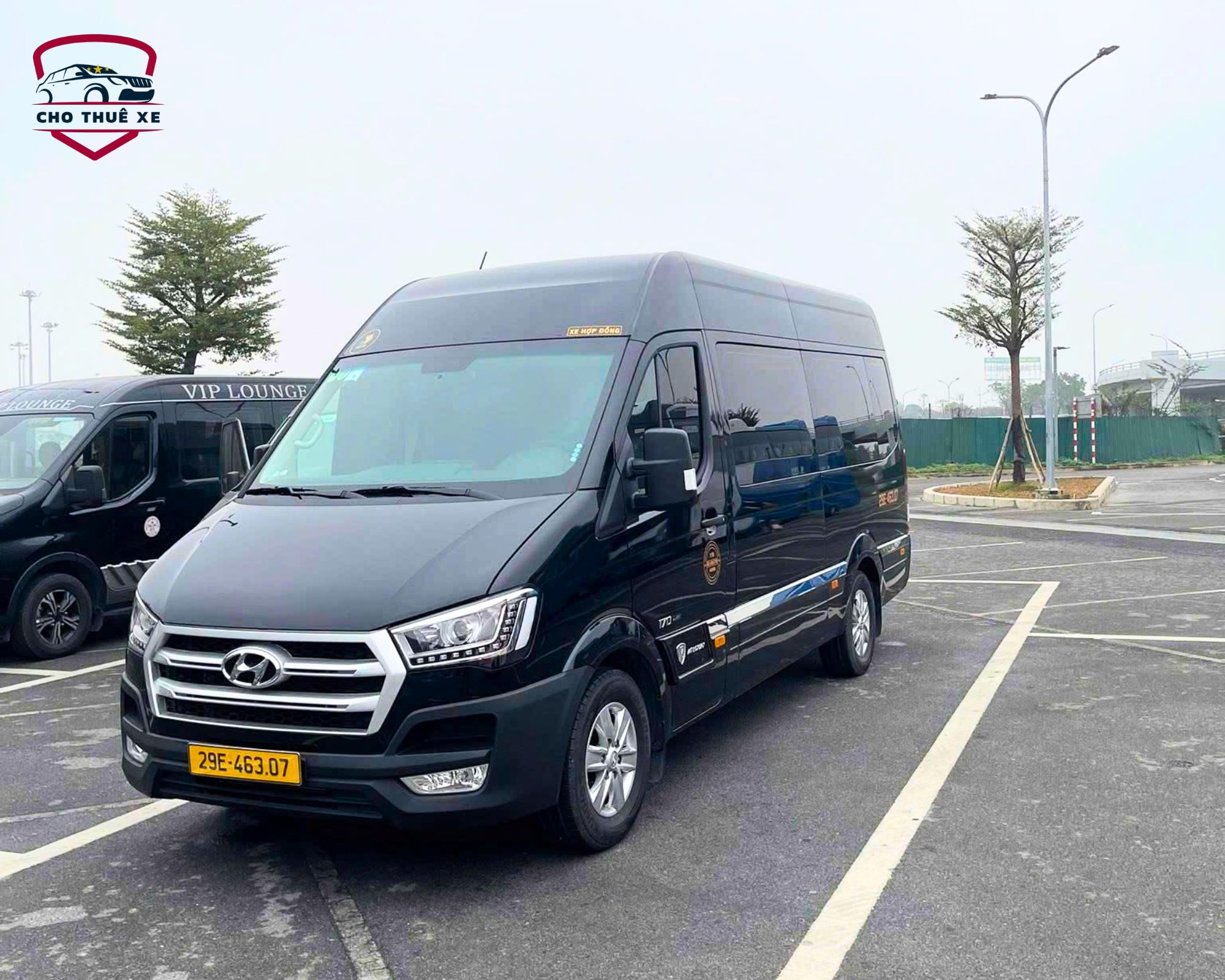 Xe limousine Hyundai 12 chỗ cao cấp cho tour du lịch Hà Nội Sapa