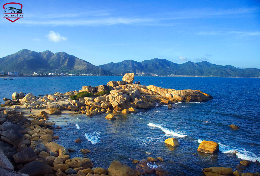 Du lịch Hòn Chồng Nha Trang