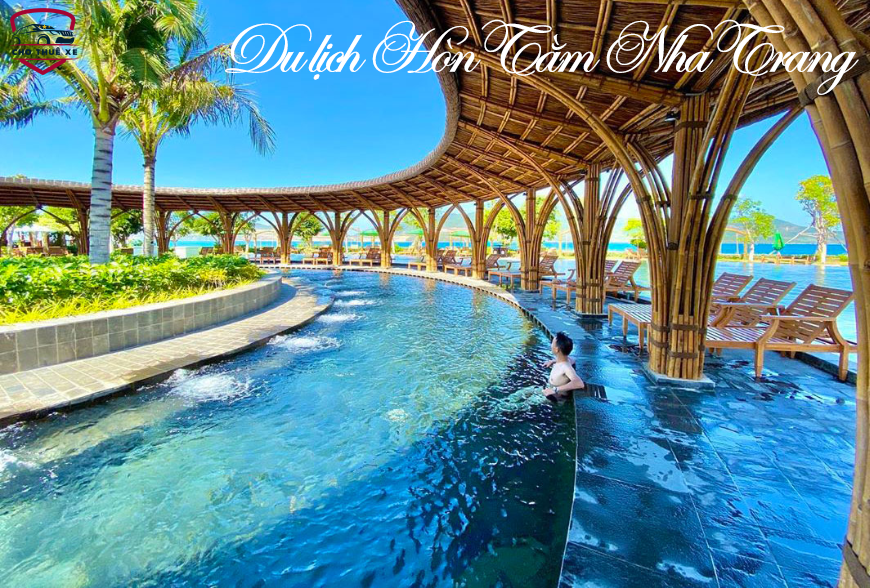Bể bơi ở khu du lịch Hòn Tằm Nha Trang
