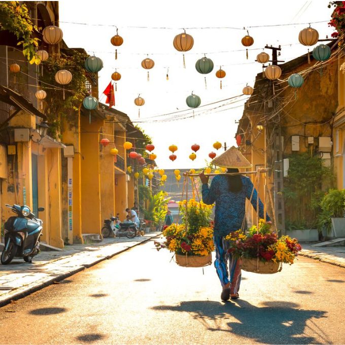 Mùa đẹp nhất để thuê xe Nha Trang đi Hội An là mùa xuân, từ tháng 2 - tháng 4