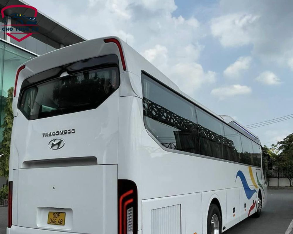 Ảnh chụp phía sau của xe 45 chỗ