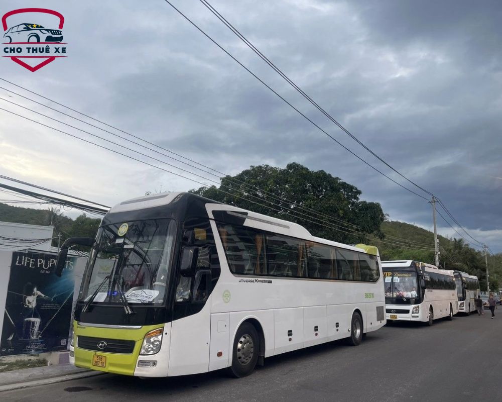 Xe 45 chỗ unvierse