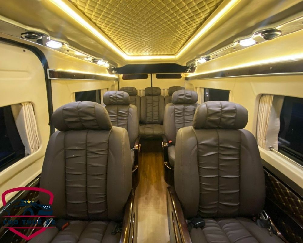 Ghế ngồi xe limousine được bọc bằng da