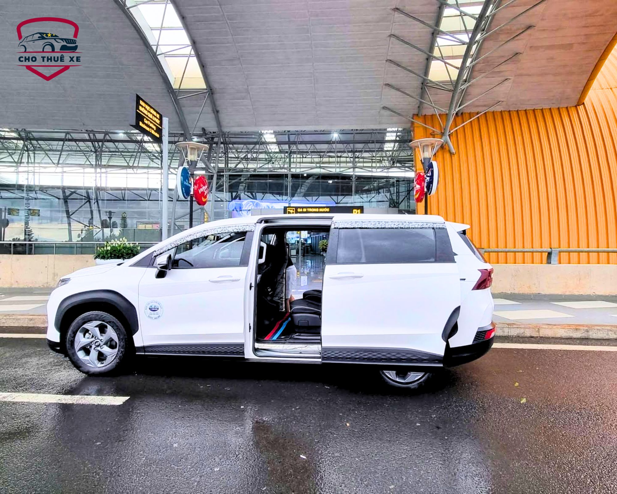 Hyundai Custin cửa kéo tự động tân tiến, hiện đại