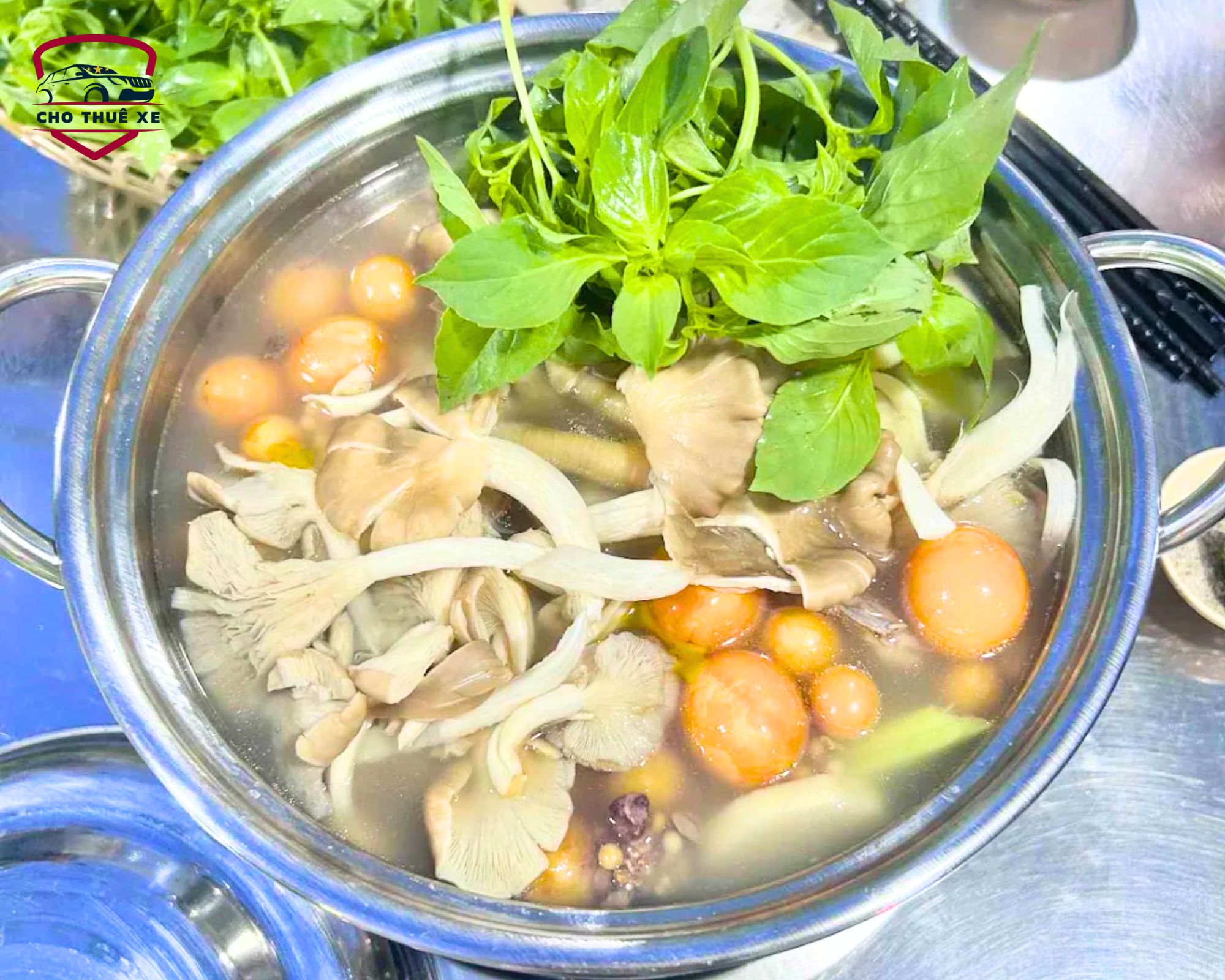 Lẩu gà lá é