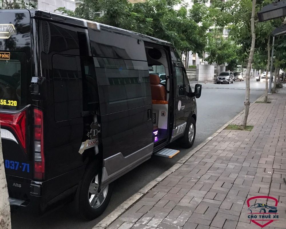 Ngoại thất sang trọng, hiện đại của xe limousine