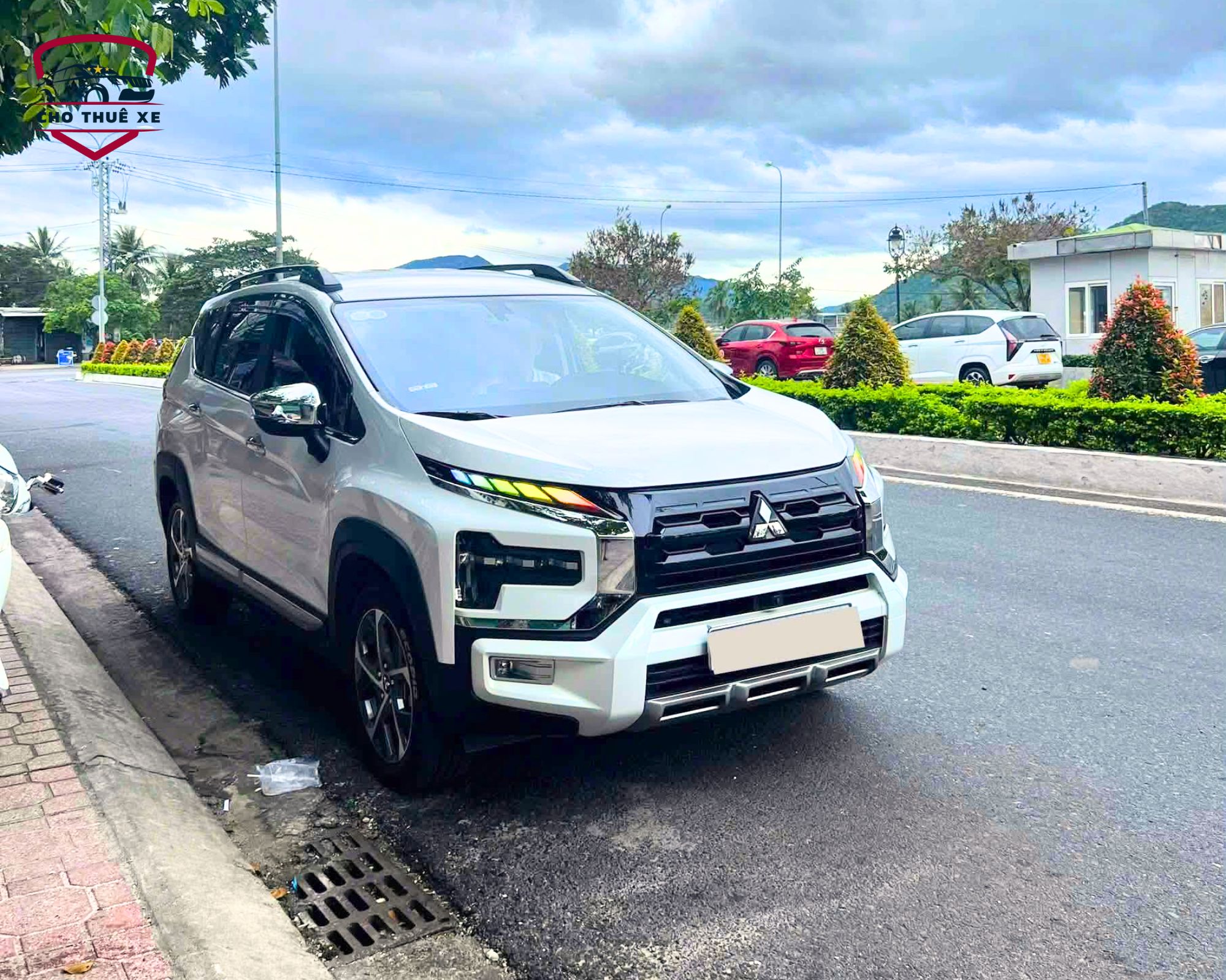 So sánh xe 7 chỗ Mitsubishi Xpander với xe 4 chỗ và xe 16 chỗ để khách hàng dễ dàng đưa ra lựa chọn thuê xe phù hợp
