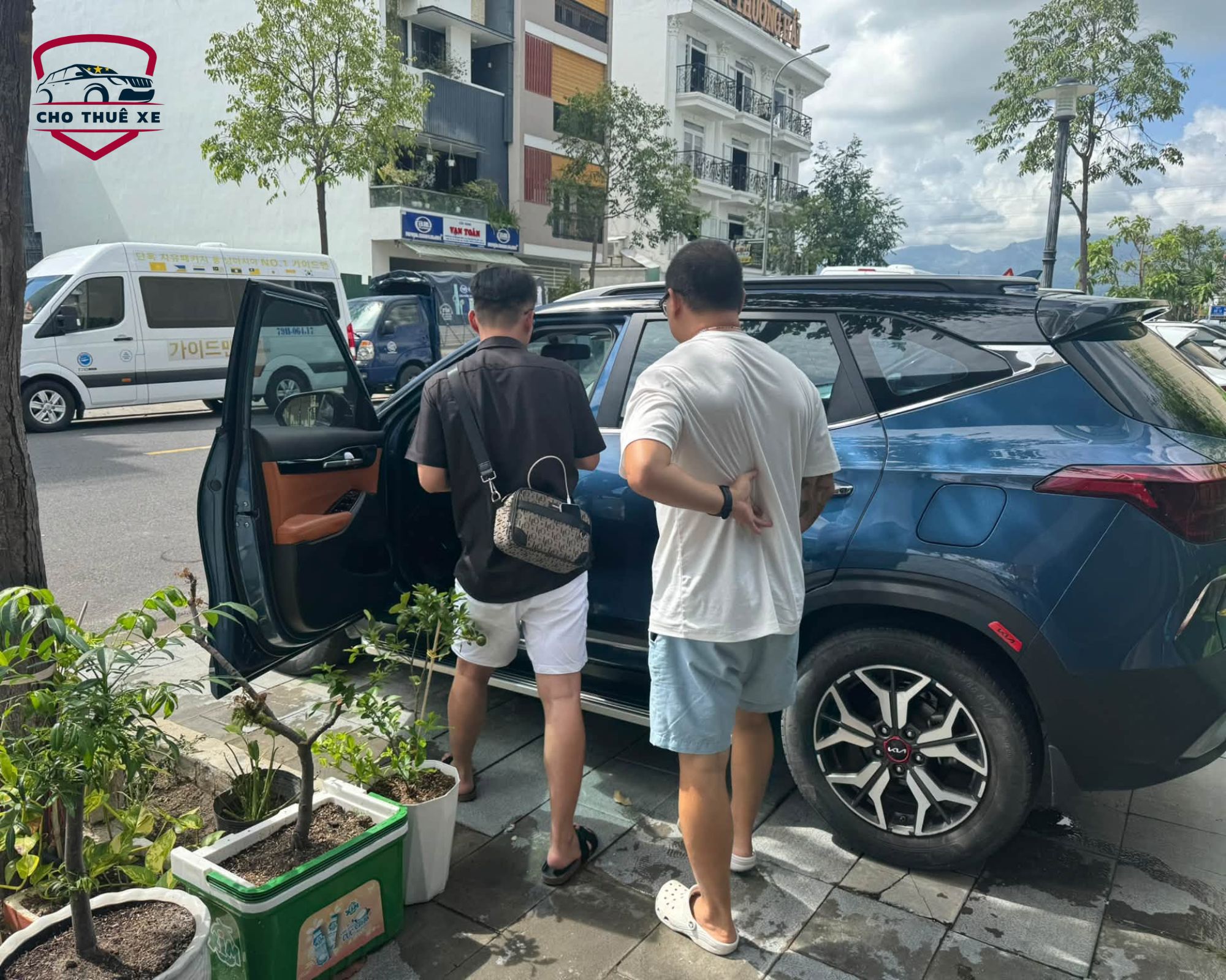 Thủ tục cho thuê xe ô tô 7 chỗ tự lái đơn giản và nhanh gọn cho các chuyến đi gia đình