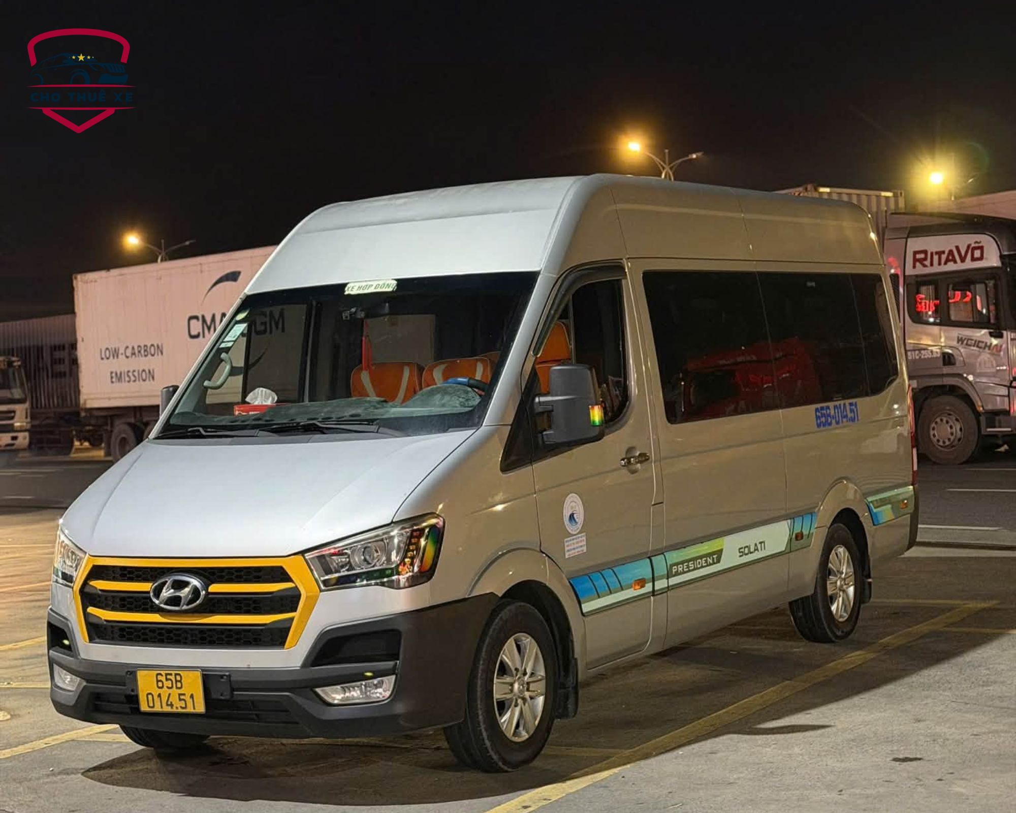 Tổng quan ngoại thất xe Hyundai Solati màu bạc nhìn từ phía trước