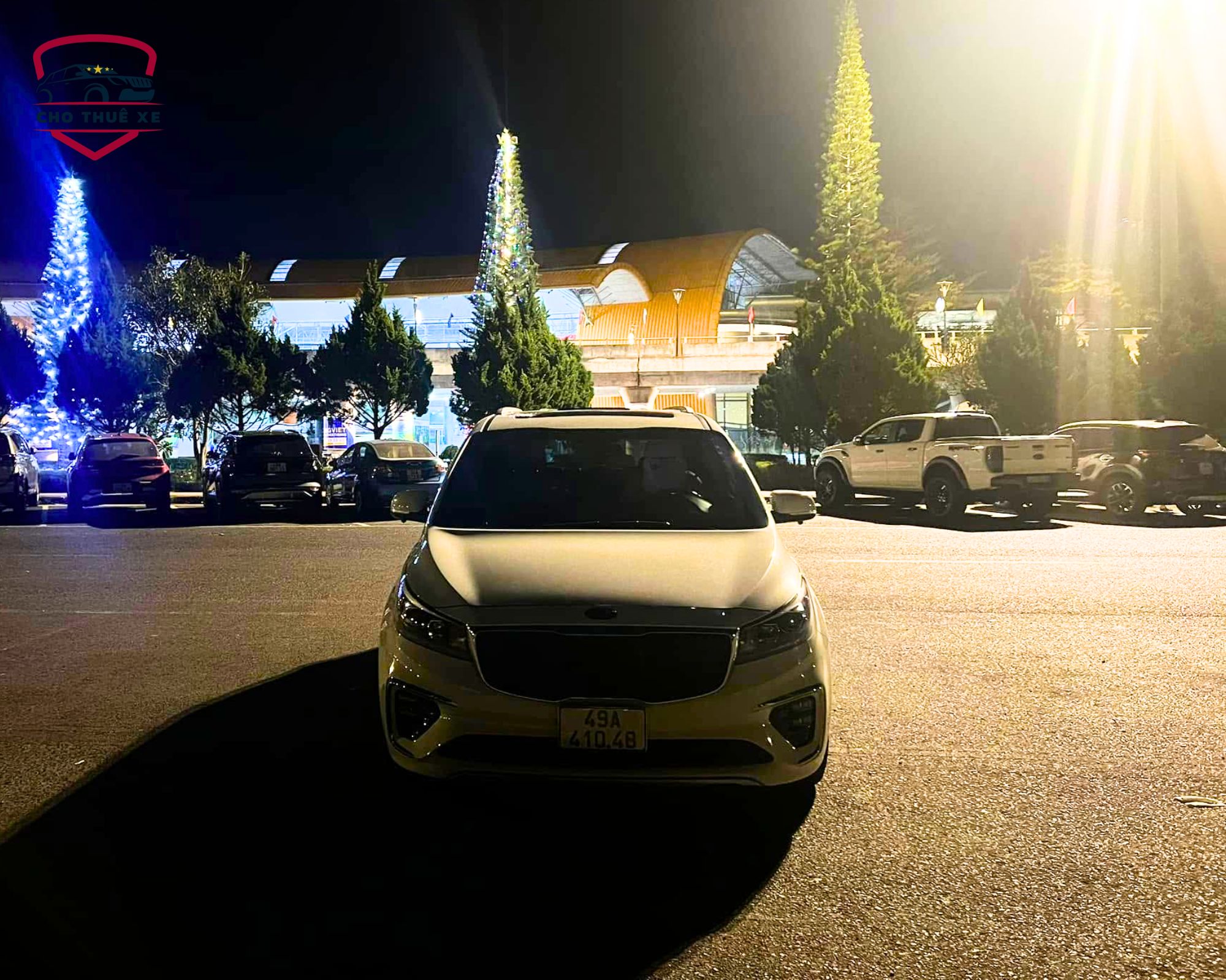 Xe Sedona được trả tại sân bay Liên Khương sau dịch vụ tự lái