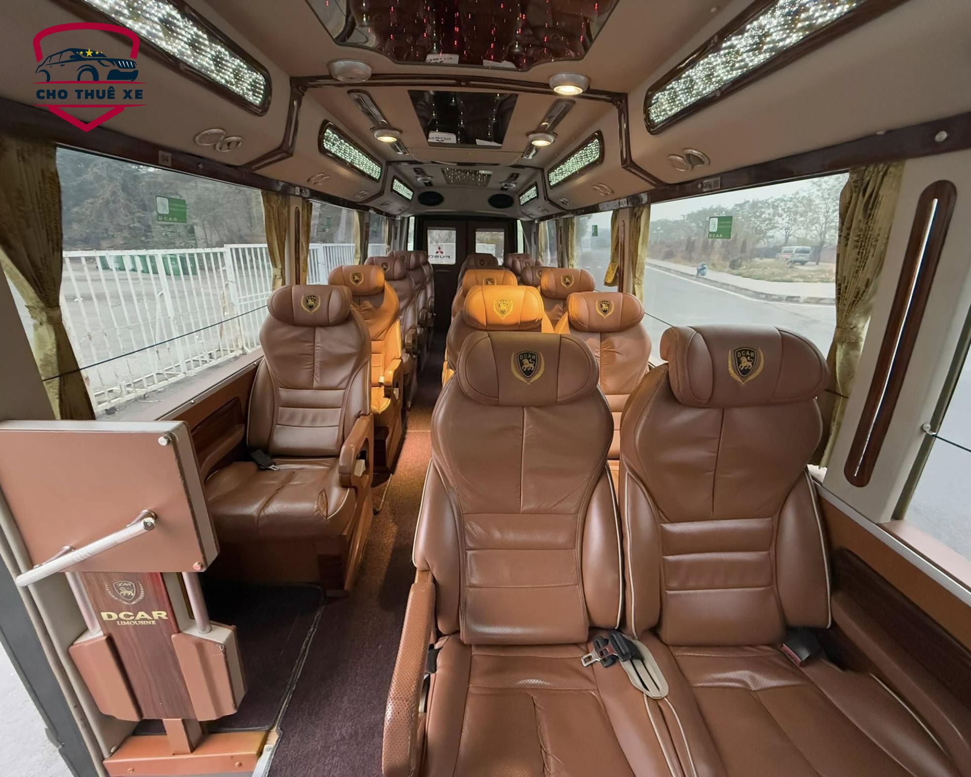 Đẳng cấp và thoải mái tuyệt đối khi thuê xe limousine 19 chỗ đưa đón sân bay
