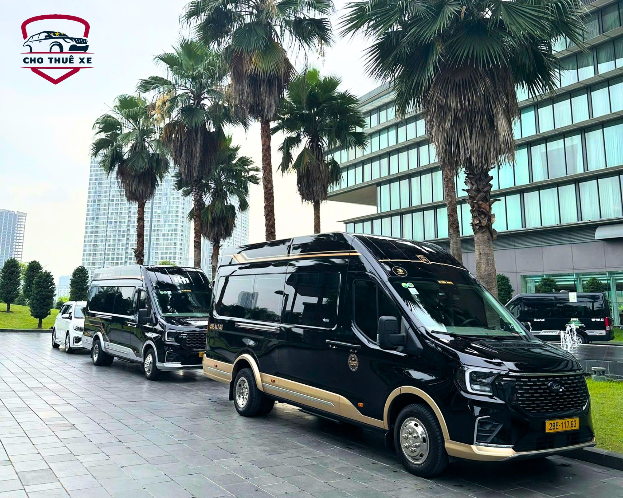 Sang trọng và tiện nghi với dịch vụ thuê xe limousine 9-12 chỗ đưa đón sân bay