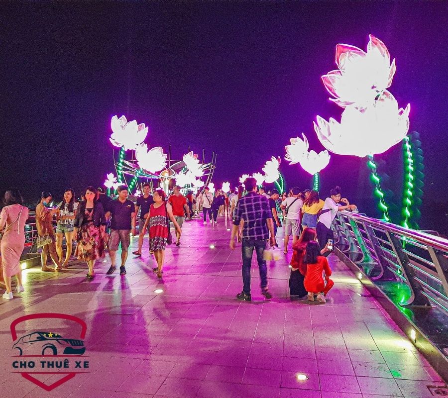 Bến Ninh Kiều về đêm