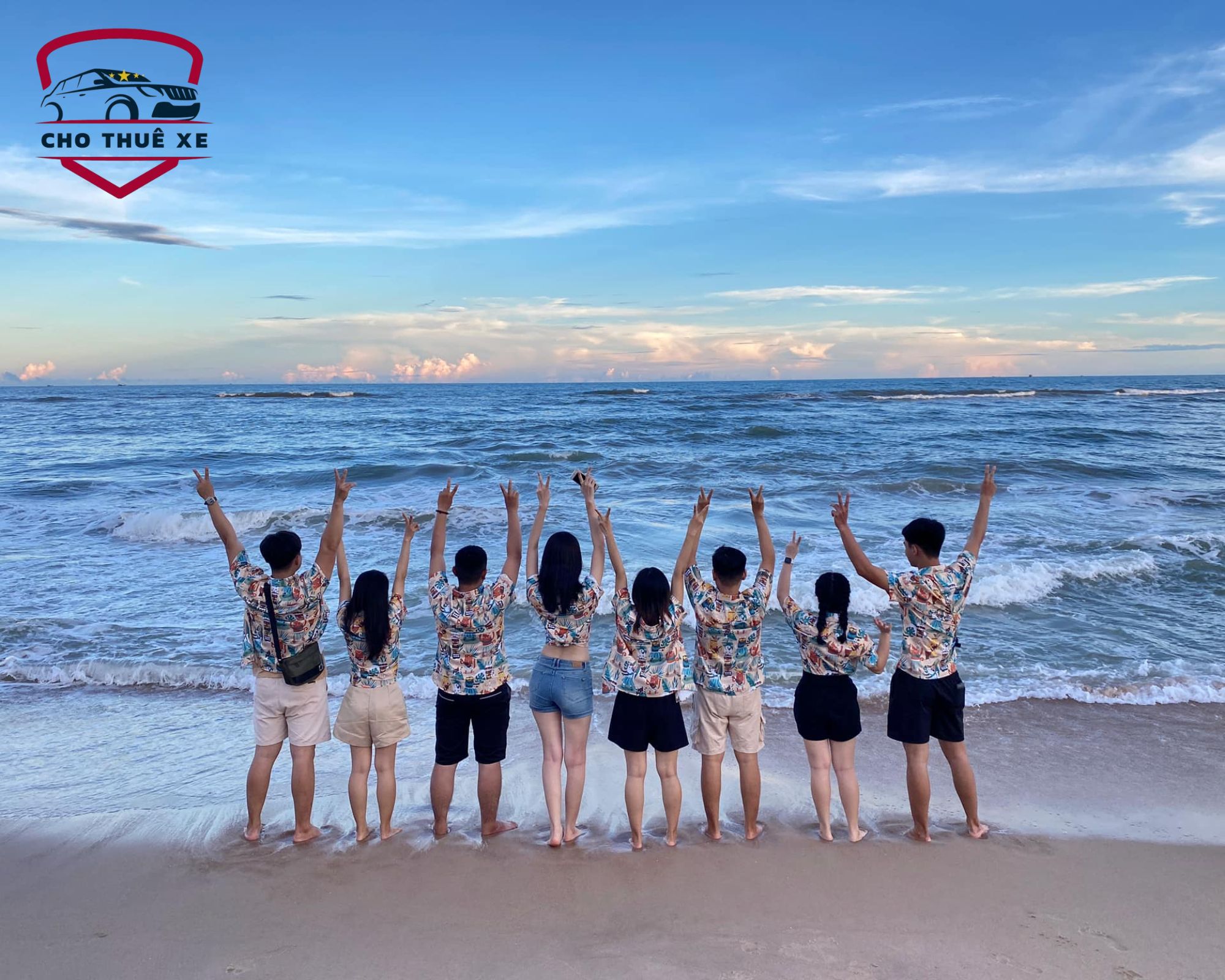 Nhóm bạn trẻ tại biển Hồ Tràm