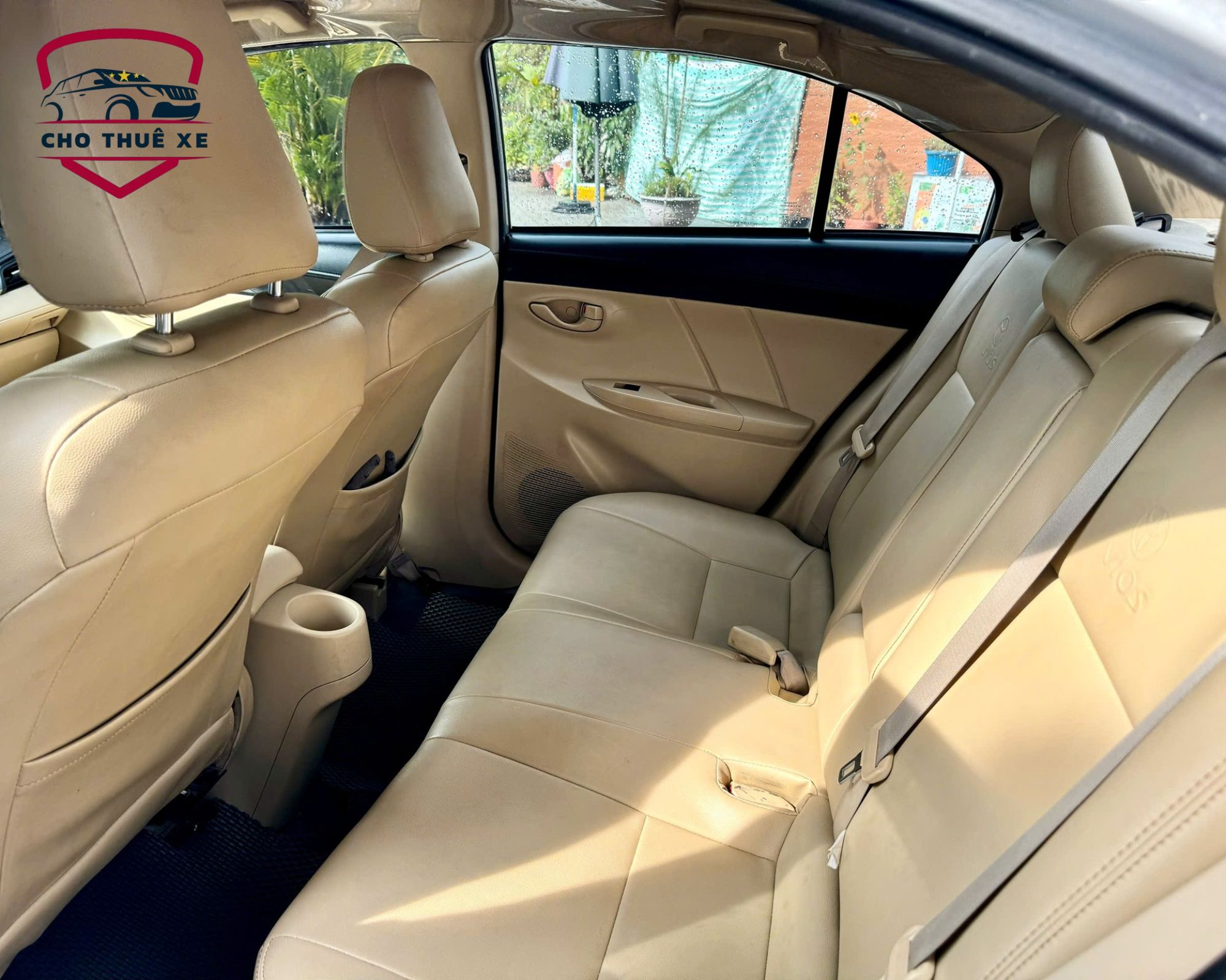 Nội thất màu be của Toyota Vios