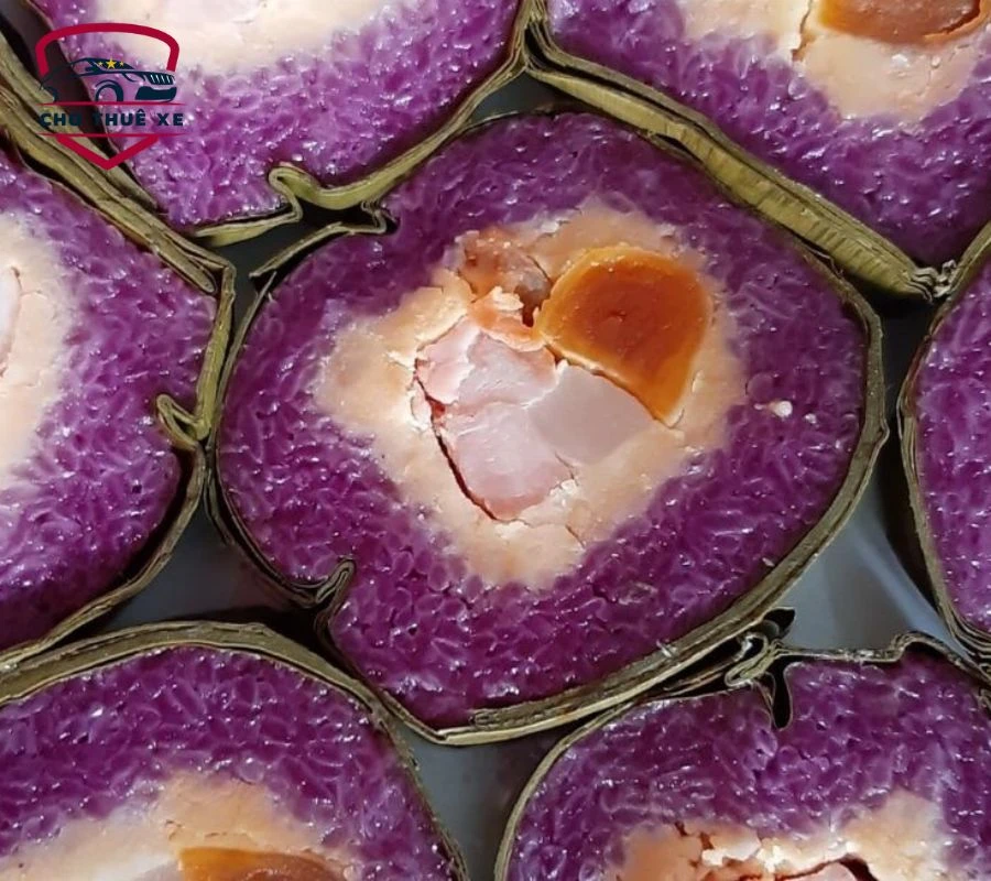 Bánh tét lá cẩm