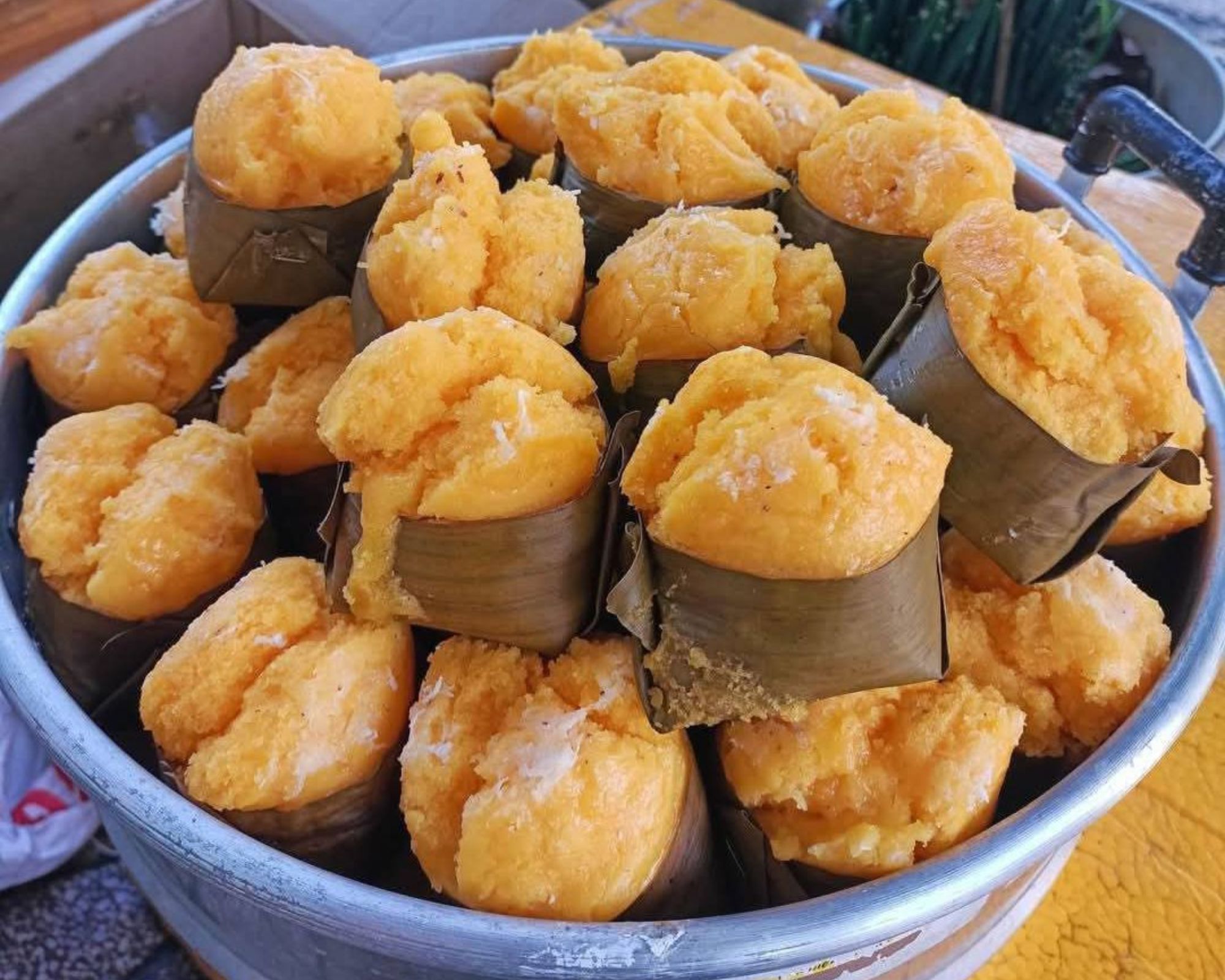 Bánh bò thốt nốt vàng ươm, thơm lừng mùi thốt nốt đặc trưng của miền Tây