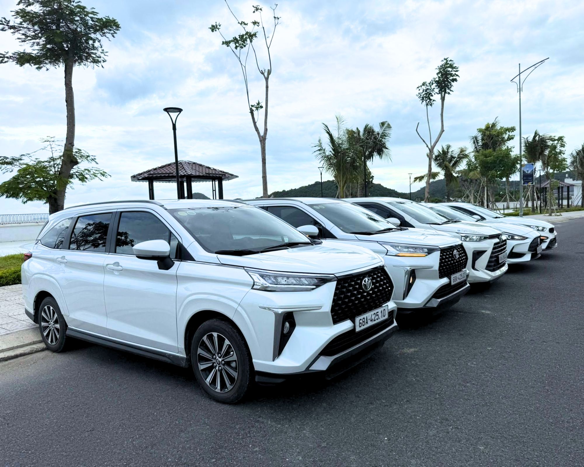 Dịch vụ thuê xe đi Châu Đốc, dàn xe rộng rãi, trang bị đầy đủ tiện nghi